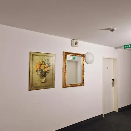 Отель Trip Minerva Frankfurt