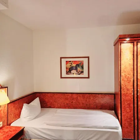Отель Trip Minerva Frankfurt 3*