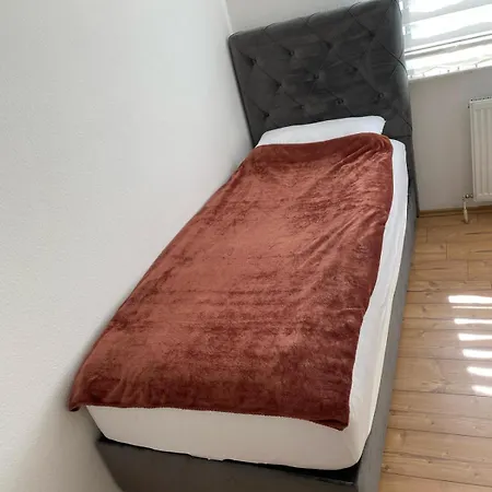 Rum i privatbostad A Cozy With Brand New Furniture Frankfurt am Main