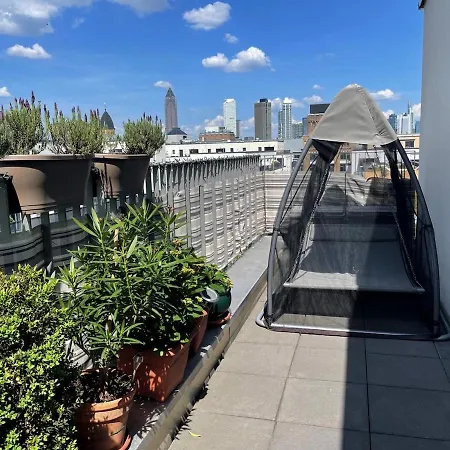 Stylish Penthouse With Large Balcony Appartement