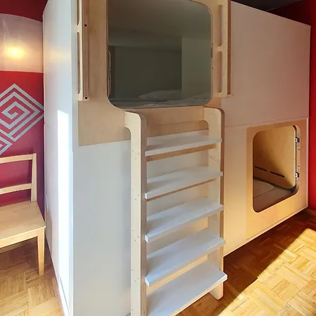 Ostello Five Elements And Capsules Frankfurt *