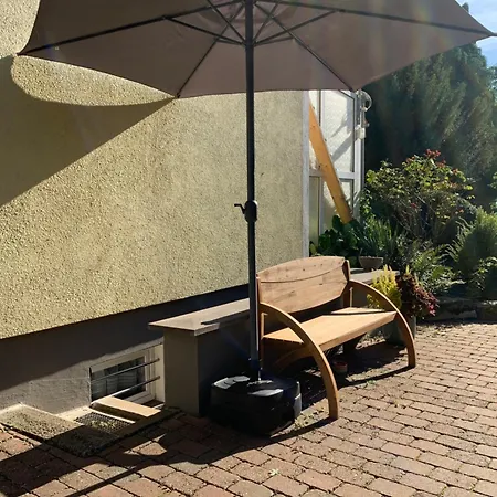 Апартаменты Souterrain Whg Im Einfamilienhaus -zentral In Frankfurt
