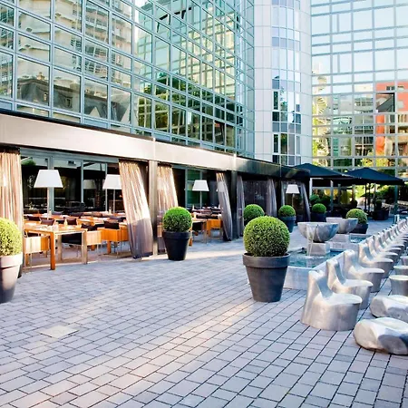 Roomers Frankfurt, Autograph Collection Hotel 5*