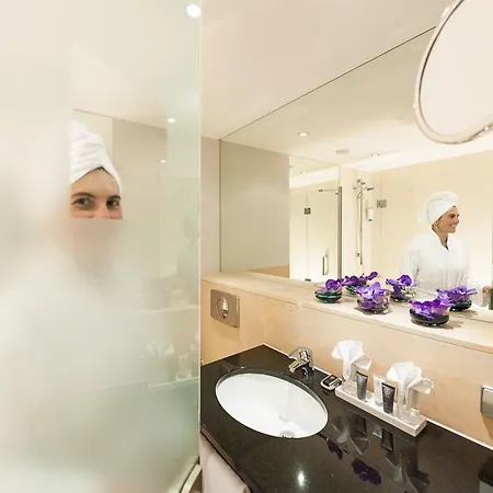 Dorint Main Taunus Zentrum Frankfurt Отель 4*
