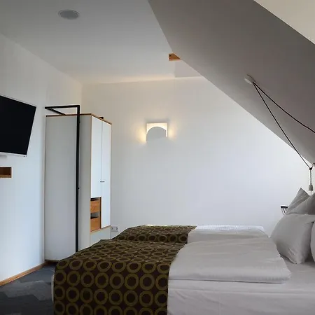 レストラン カフェ シェーネ オーシヒト ホテル 3*