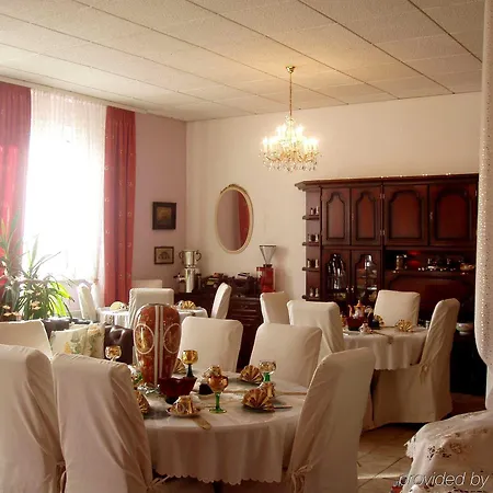 Attaché Hotel 3*