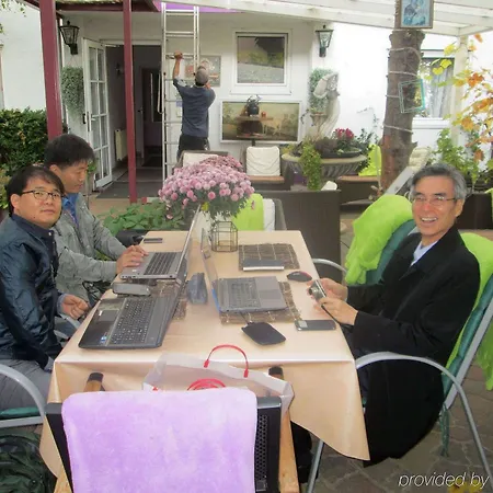 Attaché Hotel 3*