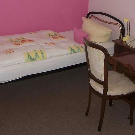 Attaché Hotel 3*