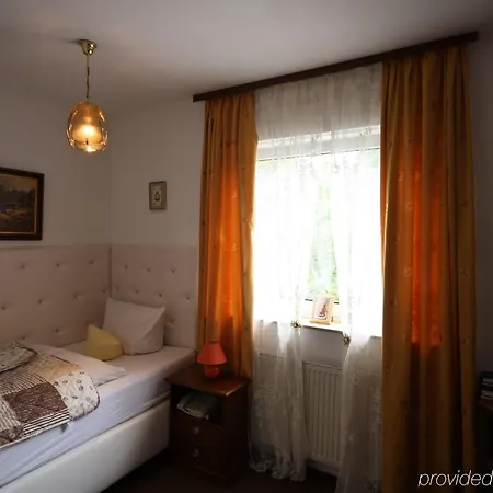 Attaché 3*