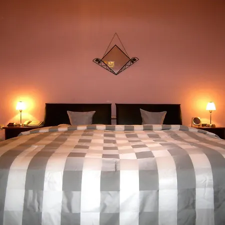 Attaché 3*