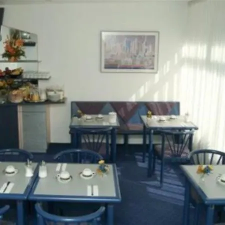 Admiral Hotel
