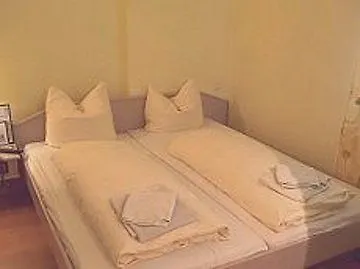 Apadana Frankfurt 2* Франкфурт-на-Майне