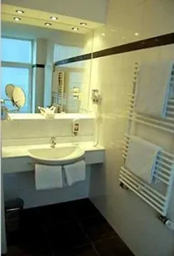 Center Plaza 4*