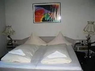 Apadana Frankfurt Отель 2*