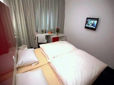 Admiral Hotel