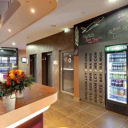 Meininger Frankfurt Main / Airport Hotell