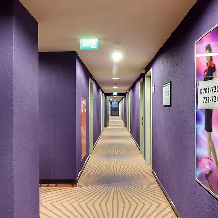 Meininger Frankfurt Main / Airport 3* פרנקפורט