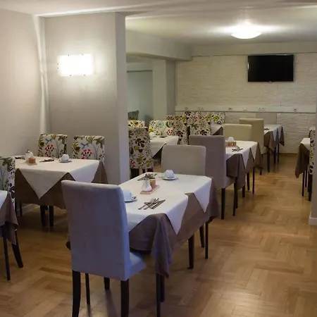 Garni Roedelheimer Hof 2*