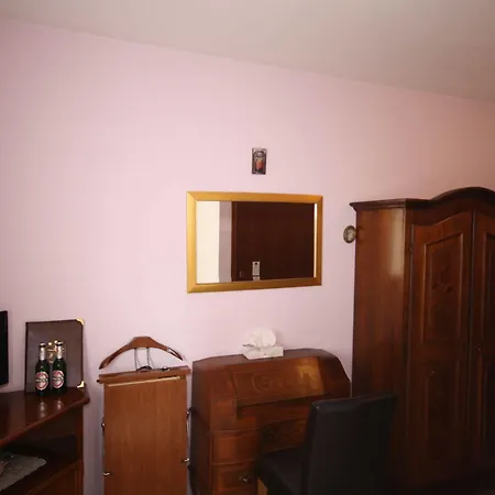 Attaché Hotel 3*