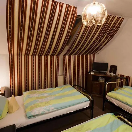 Hotel Attaché 3*