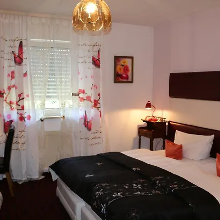 Attaché Hotel 3*
