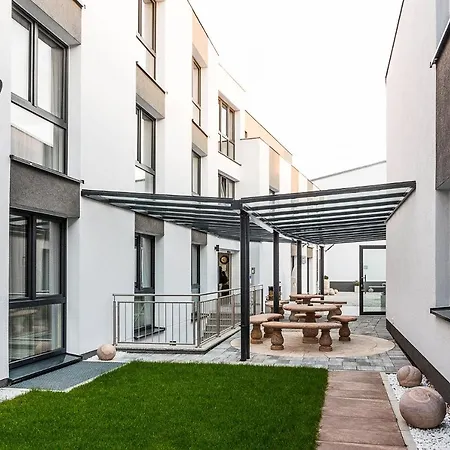 Naam & Frankfurt City-messe Airport Hotel