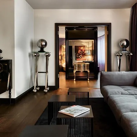 Hotel Roomers Frankfurt, Autograph Collection