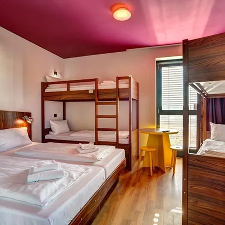 Hotell Meininger Frankfurt Main / Airport 3*