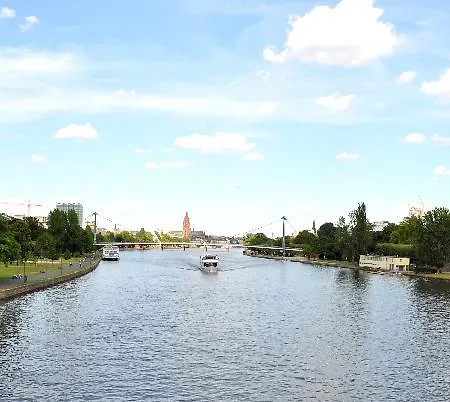 Отель Trip Minerva Frankfurt 3*