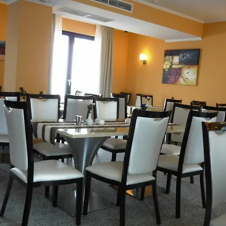 Hotel Naam & Frankfurt City-messe Airport 3*