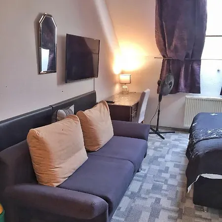 Attaché Hotel 3*