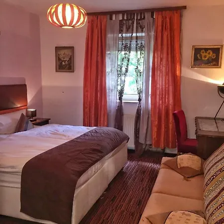 Hotel Attaché 3*