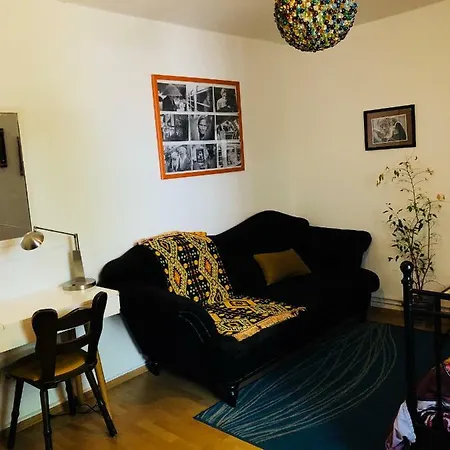 Cosy Close To Hbf & Fair Guest house