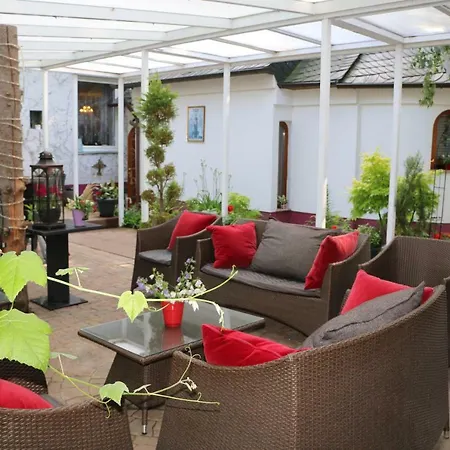 Hotel Attaché 3*