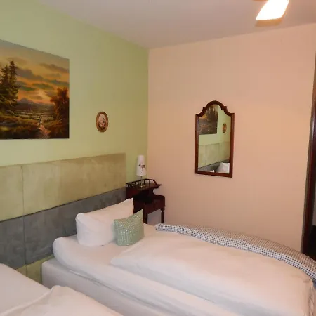 Attaché Hotel 3*