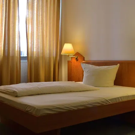 Fair Am Rathaus Guest house Schwalbach am Taunus