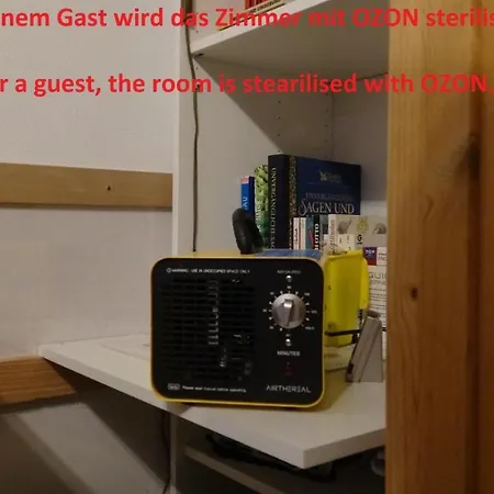 Guestroom With Wide View And Pool Near Side, 2nd Guest With Extra Bed Possible Homestay Frankfurt am Main