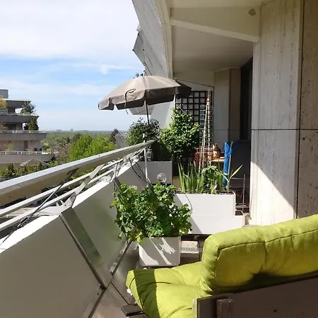 Séjour chez l'habitant Guestroom With Wide View And Pool Near Side, 2nd Guest With Extra Bed Possible *