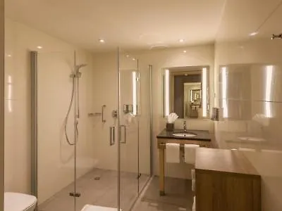 מלון Hampton By Hilton Frankfurt Airport פרנקפורט