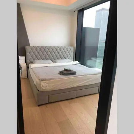 Apartman Luxury Skyscraper Apartment With Skyline View *