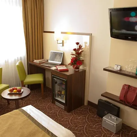 Favored Scala Hotel