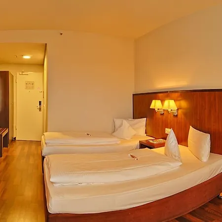 Trip Frankfurt Nordwestzentrum Отель 3*