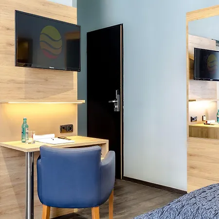Отель Comfort Frankfurt Station 3*