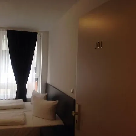 Отель Mosel 3*