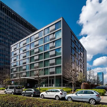 Doubletree By Hilton Frankfurt Niederrad מלון