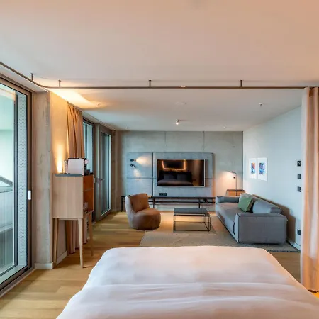 B'mine Frankfurt Airport 4*