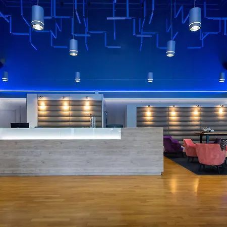 Doubletree By Hilton Frankfurt Niederrad מלון