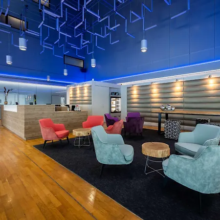 מלון Doubletree By Hilton Frankfurt Niederrad פרנקפורט
