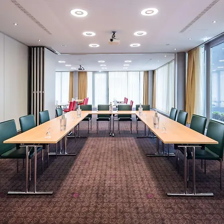 מלון Doubletree By Hilton Frankfurt Niederrad פרנקפורט