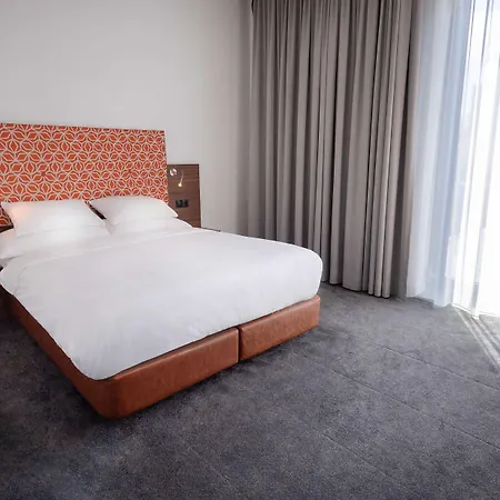 מלון Doubletree By Hilton Frankfurt Niederrad 4*
